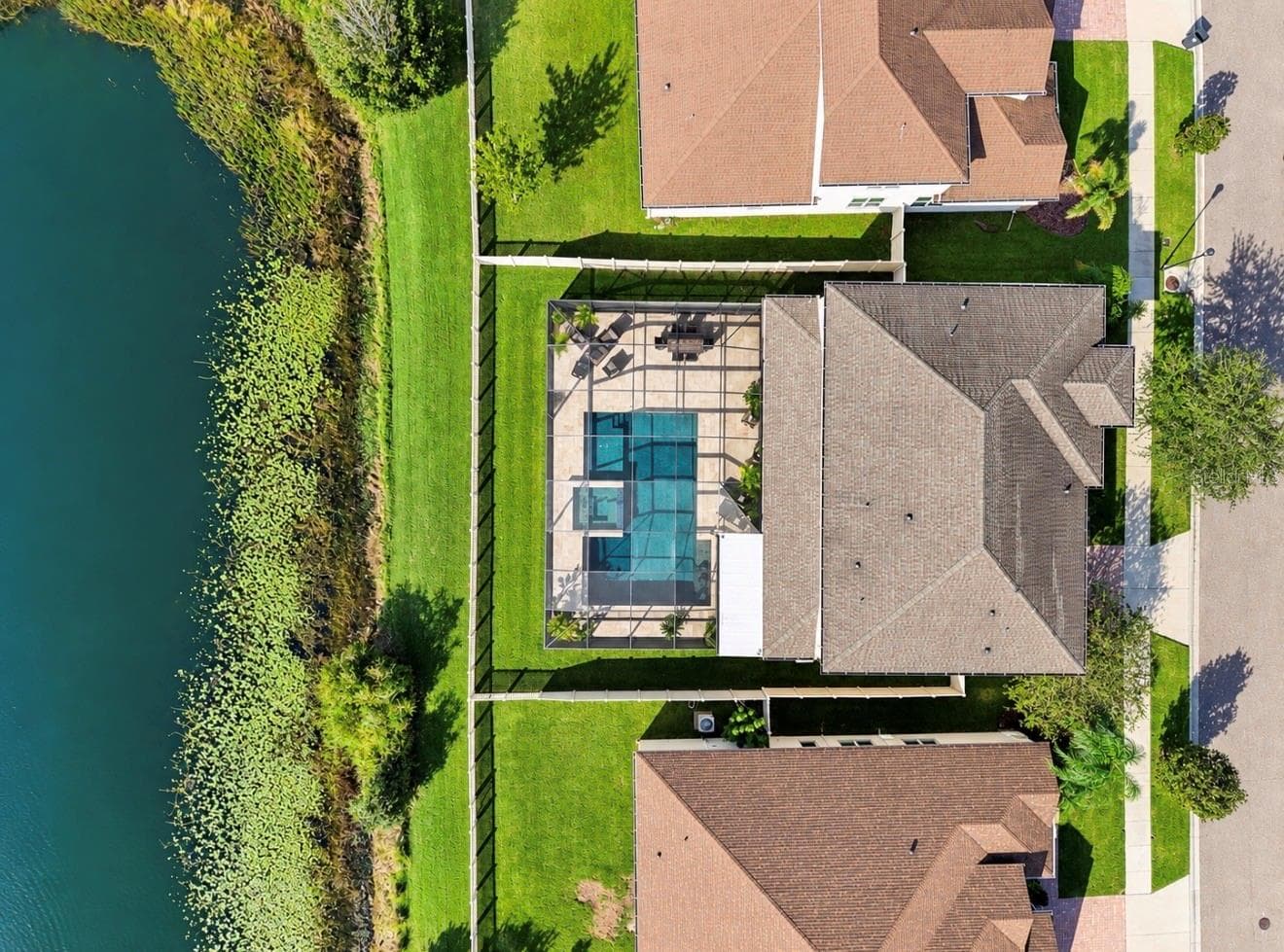 TOTAL PRIVACY - WATER VIEWS - 10411 CARDERA DR, RIVERVIEW