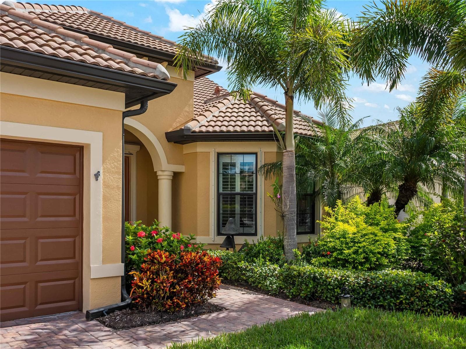 Single Family Residence at 19864 PETRINO ST, VENICE, photo 6 of 78