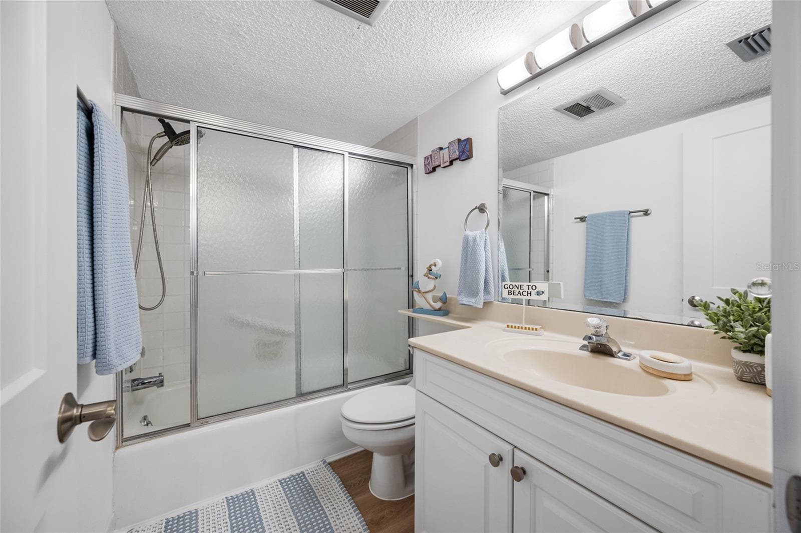 Guest Bath - 865 S GULFVIEW BLVD #202, CLEARWATER