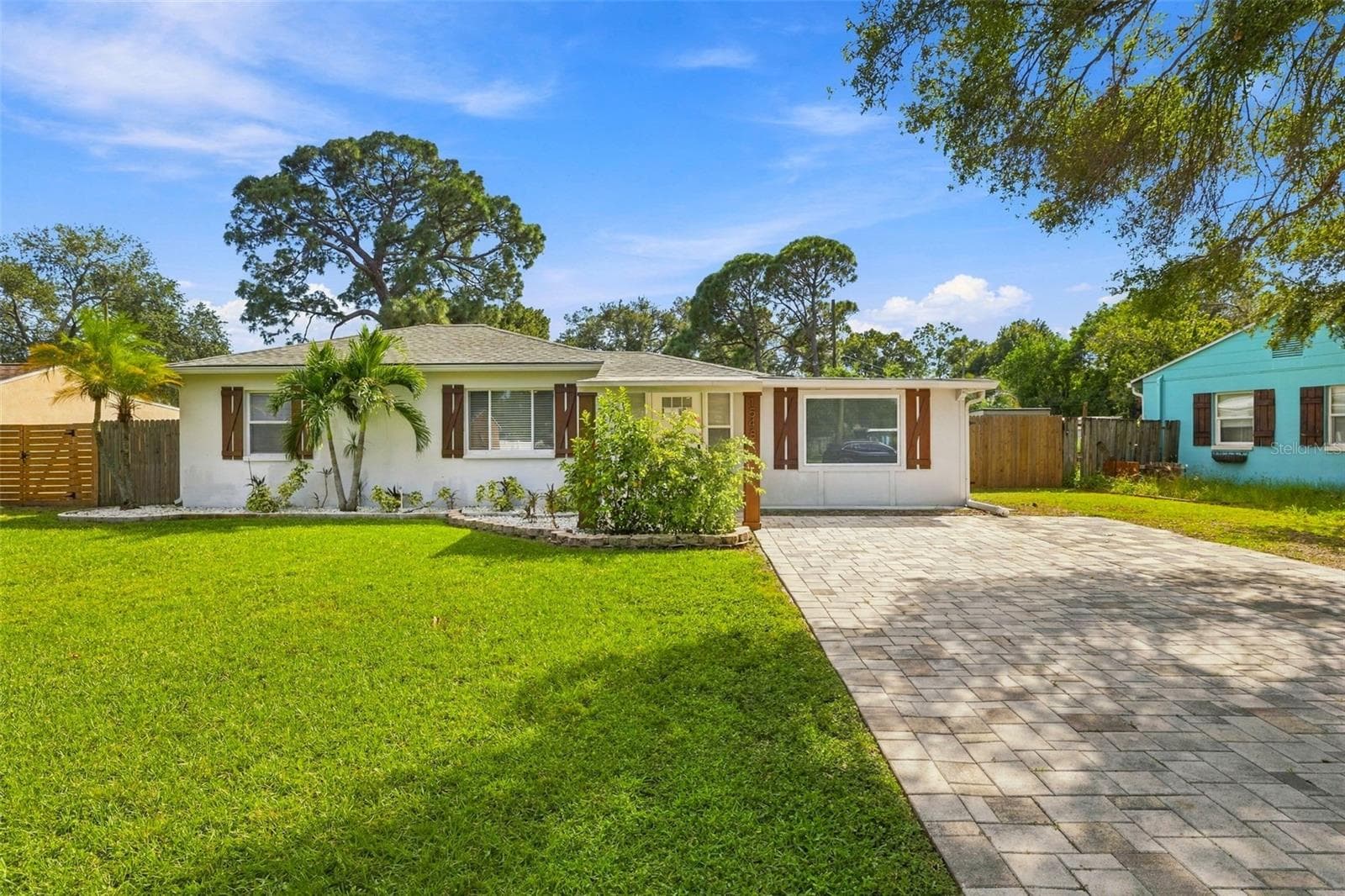Single Family Residence at 1548 CANTERBURY RD N, ST PETERSBURG, photo 2 of 30
