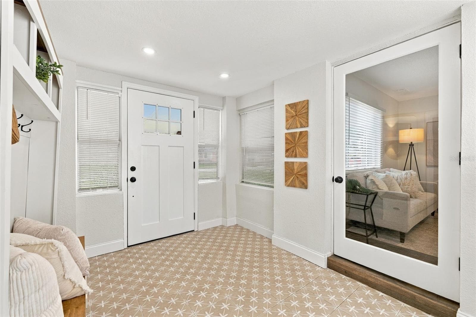 Foyer - 1548 CANTERBURY RD N, ST PETERSBURG