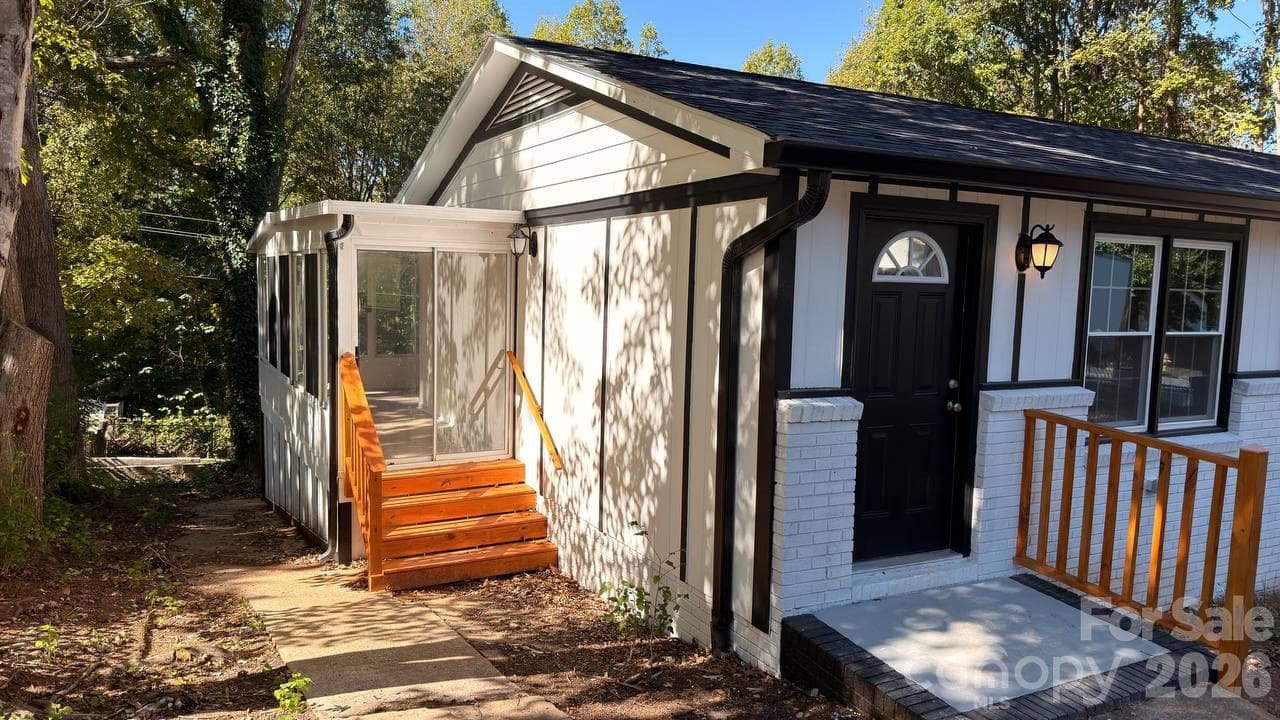 Single Family Residence at 169 8th Avenue SW, Conover, photo 3 of 30