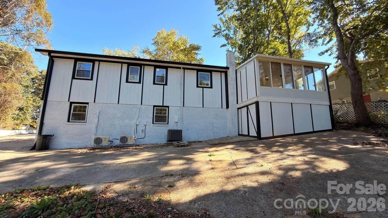 Single Family Residence at 169 8th Avenue SW, Conover, photo 4 of 30