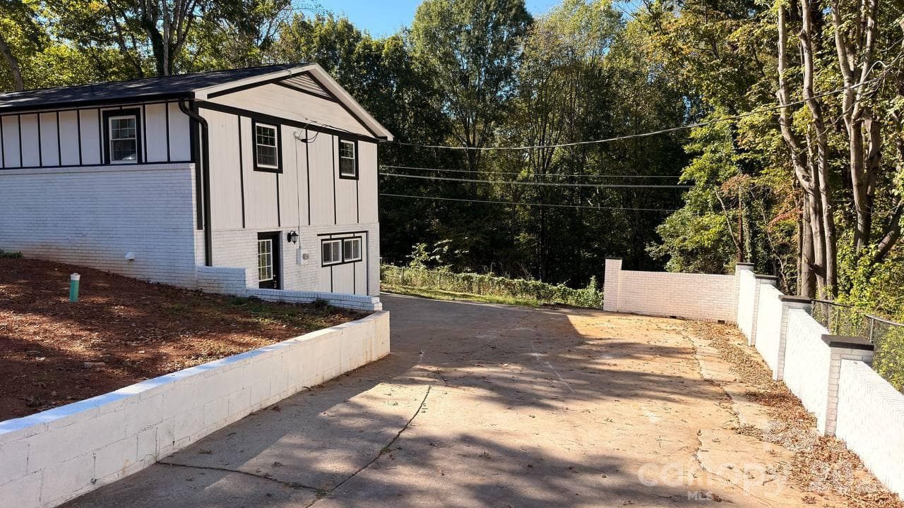 Single Family Residence at 169 8th Avenue SW, Conover, photo 5 of 30