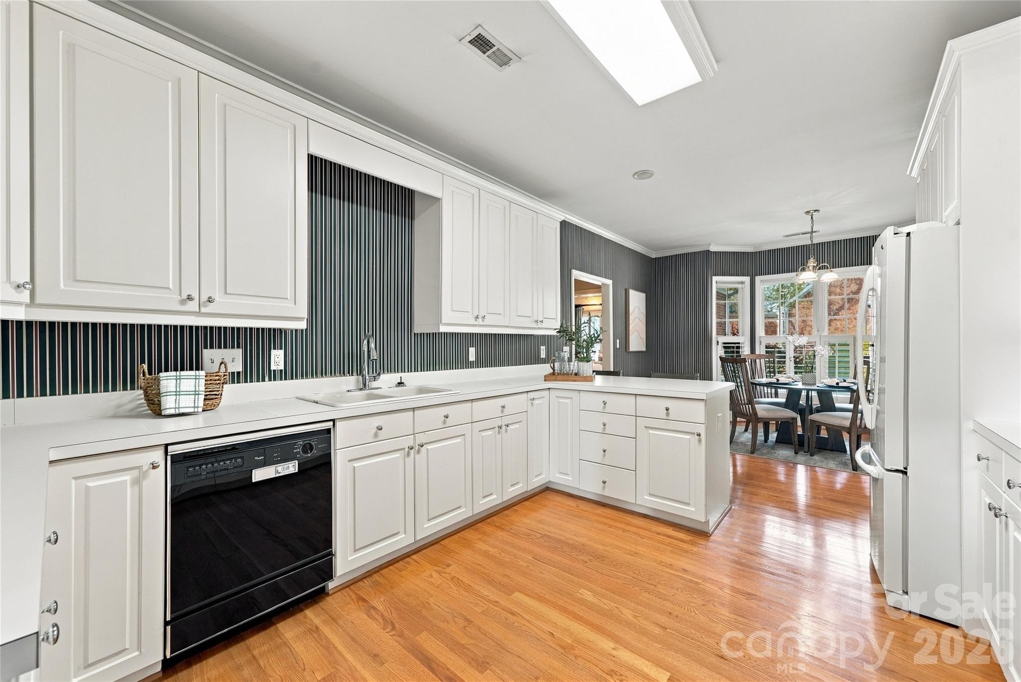 Single Family Residence at 155 Lake Point Drive, Fort Mill, photo 5 of 37