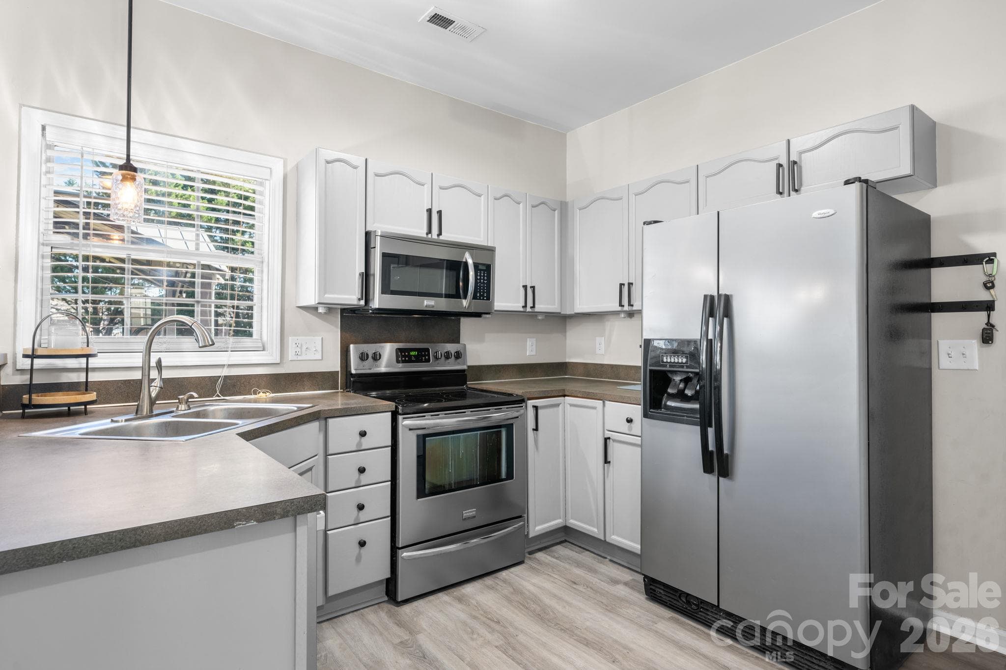 Single Family Residence at 3839 Bent Creek Drive SW, Concord, photo 15 of 36