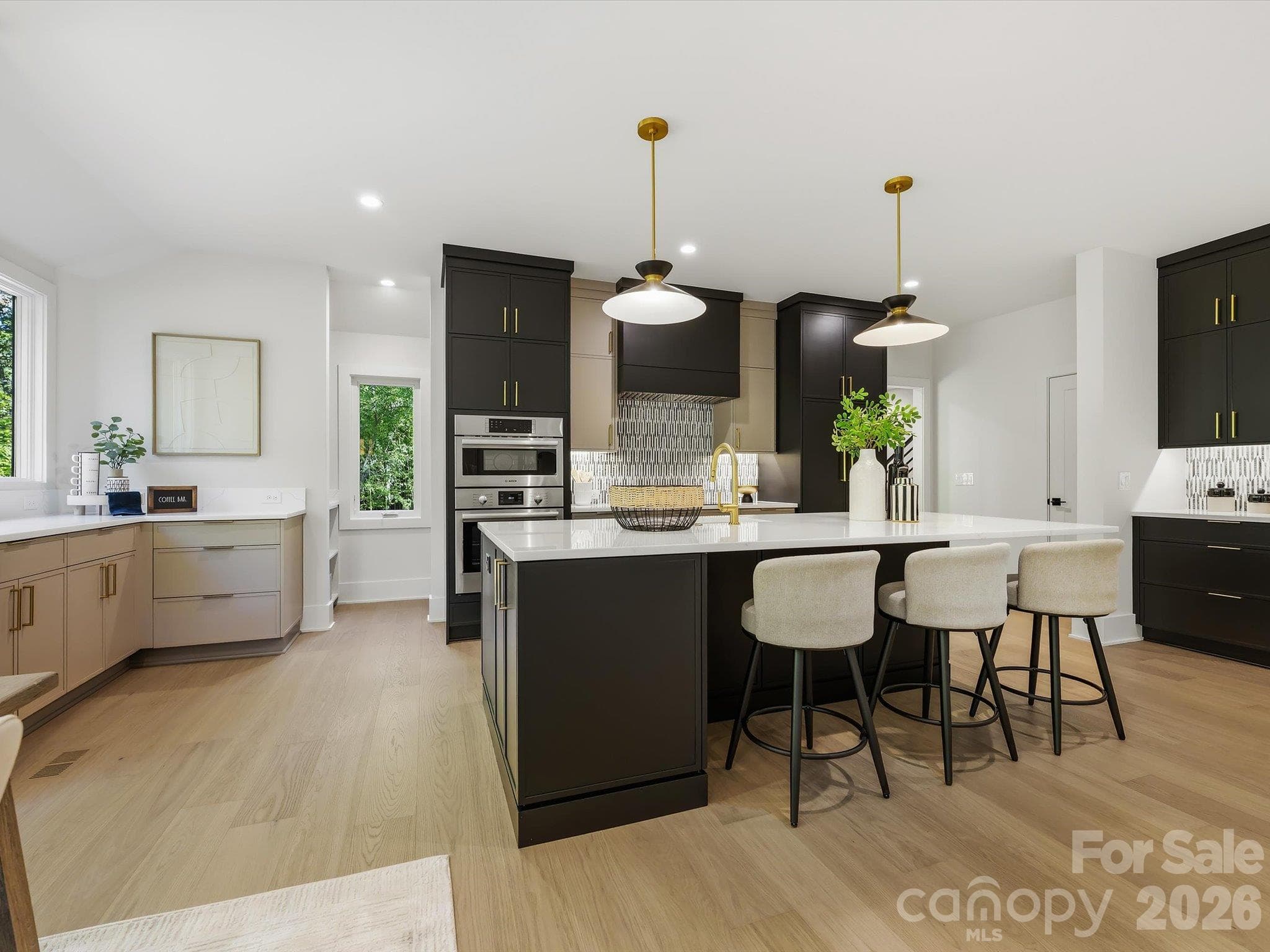 Single Family Residence at 5401 Lancelot Drive, Charlotte, photo 10 of 38