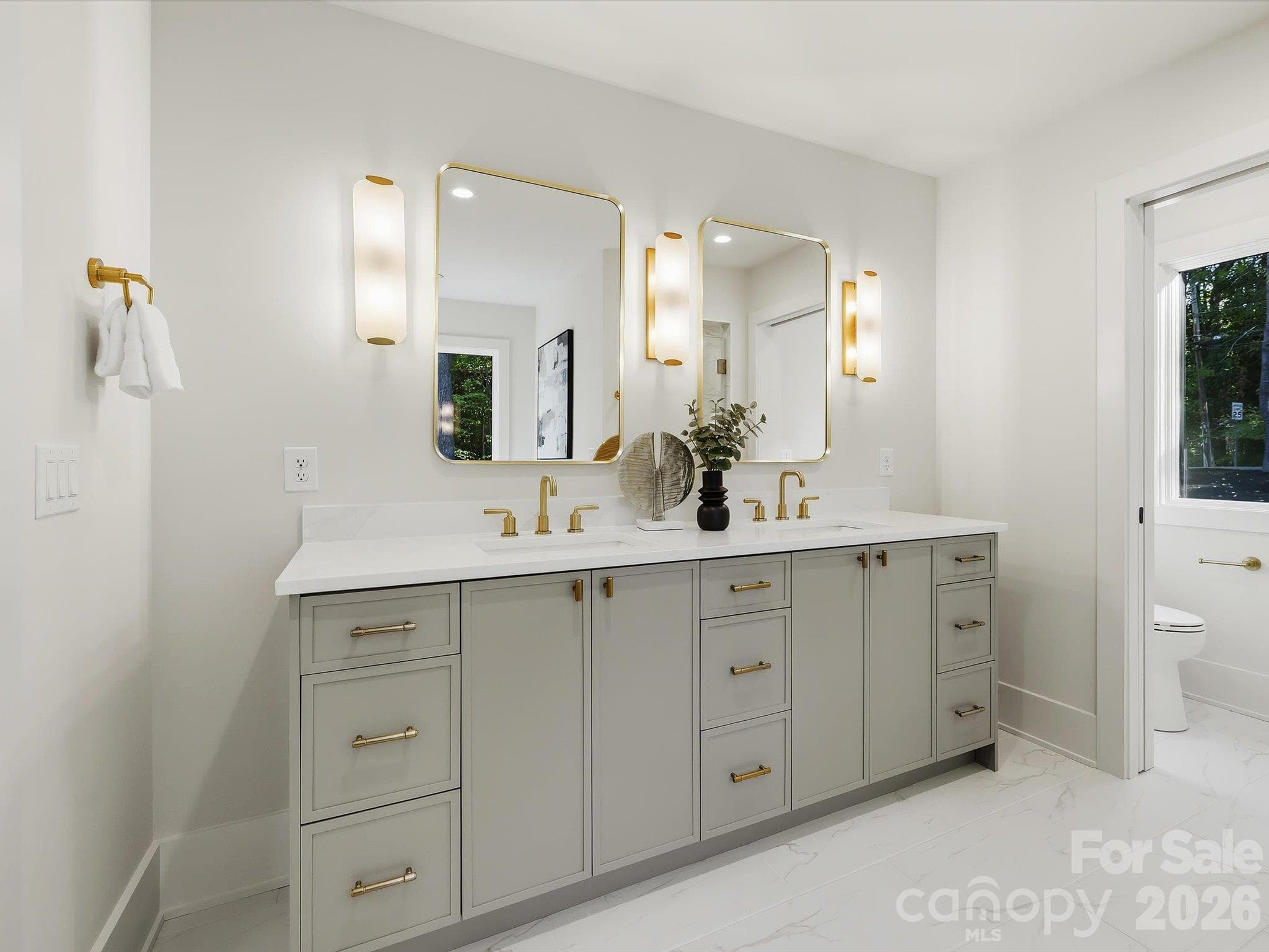 Primary en suite bathroom - 5401 Lancelot Drive, Charlotte