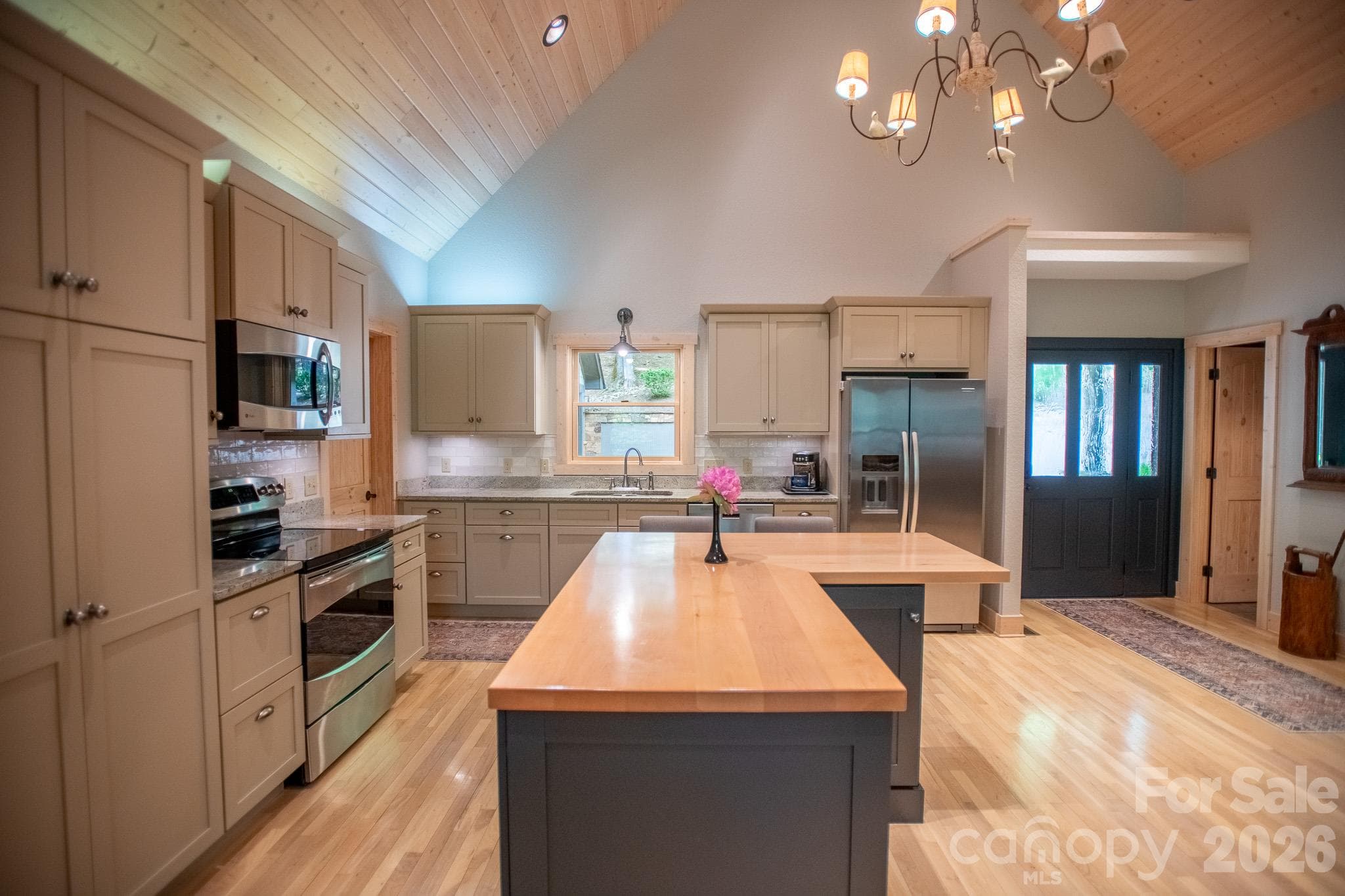 Kitchen Island - 350 Celo Cove Drive, Burnsville