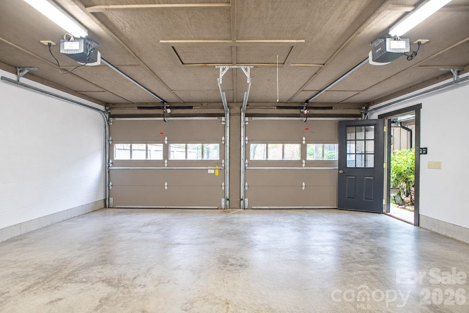 Two car attached garage - 350 Celo Cove Drive, Burnsville