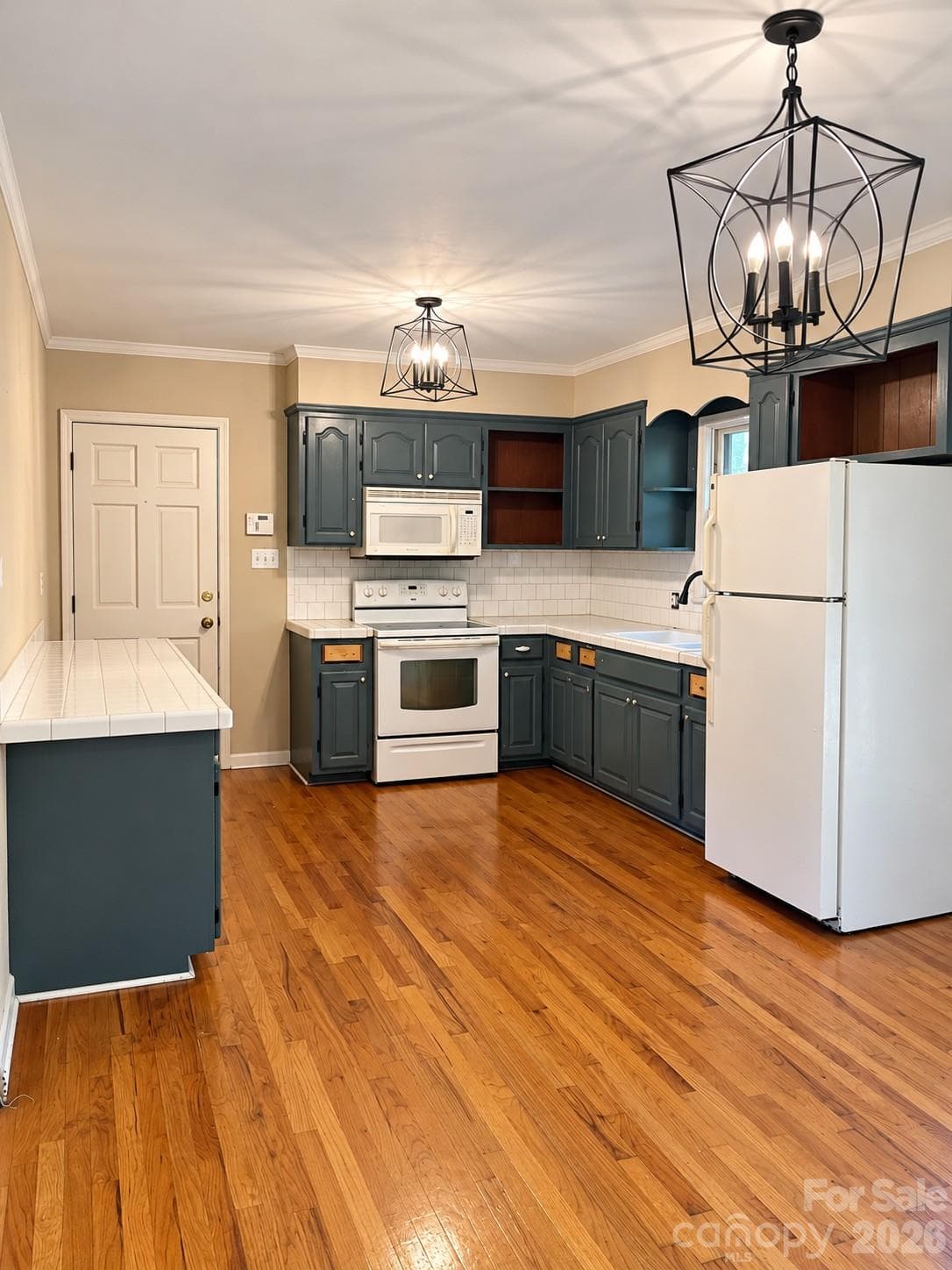 Single Family Residence at 1609 University Park Drive, Lancaster, photo 5 of 14