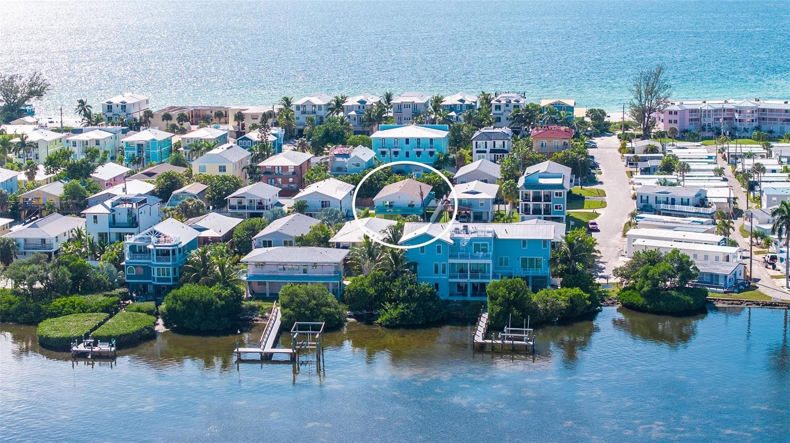 Less than a block to the Bay with access at the end of 26th. - 2514 AVENUE B, BRADENTON BEACH