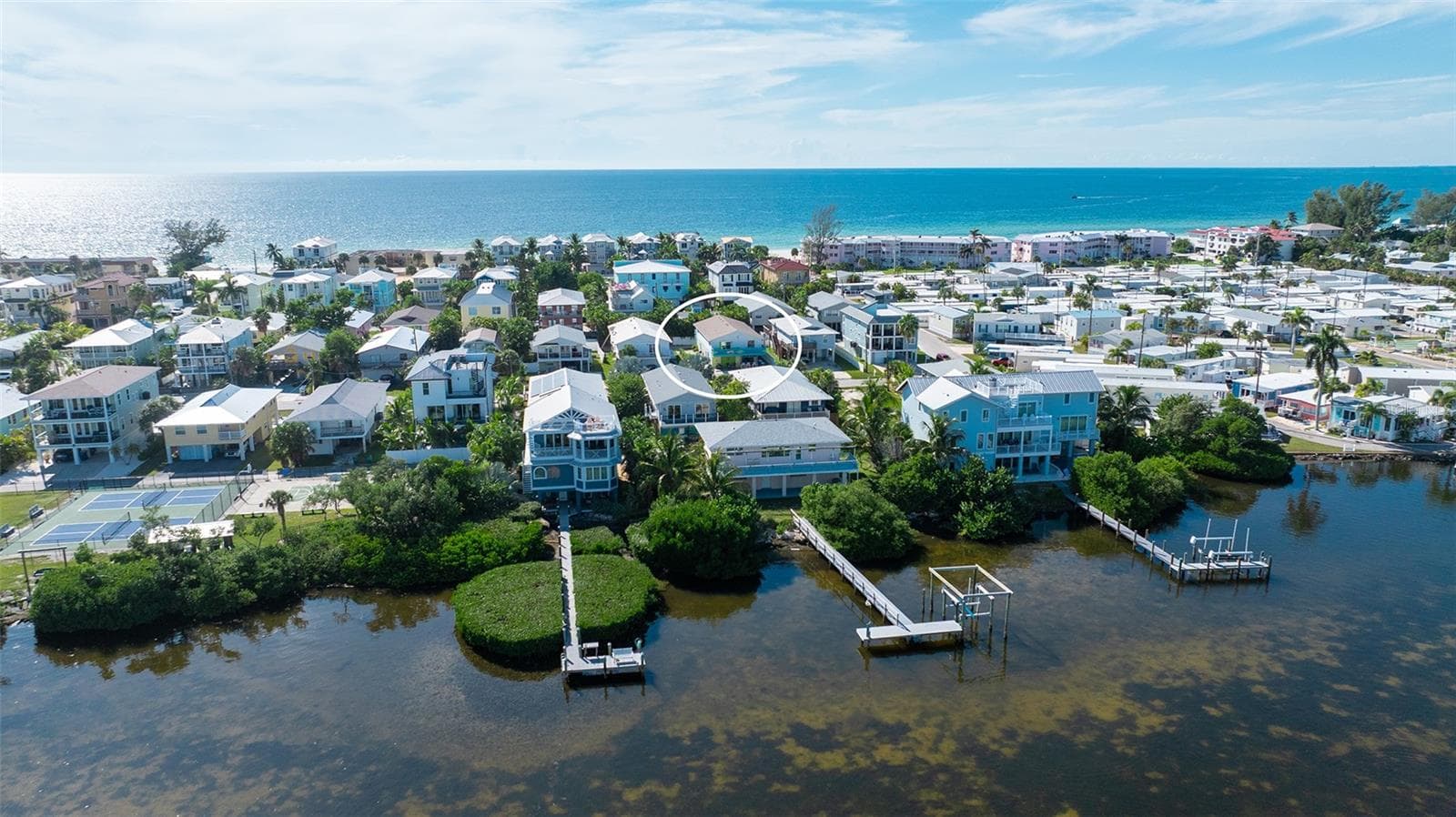 Less than a block to the Bay with access at the end of 26th. - 2514 AVENUE B, BRADENTON BEACH