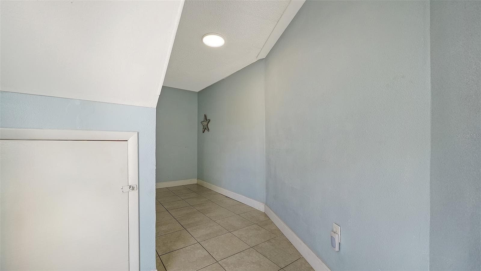 Unit A, Entry Hallway. - 2514 AVENUE B, BRADENTON BEACH