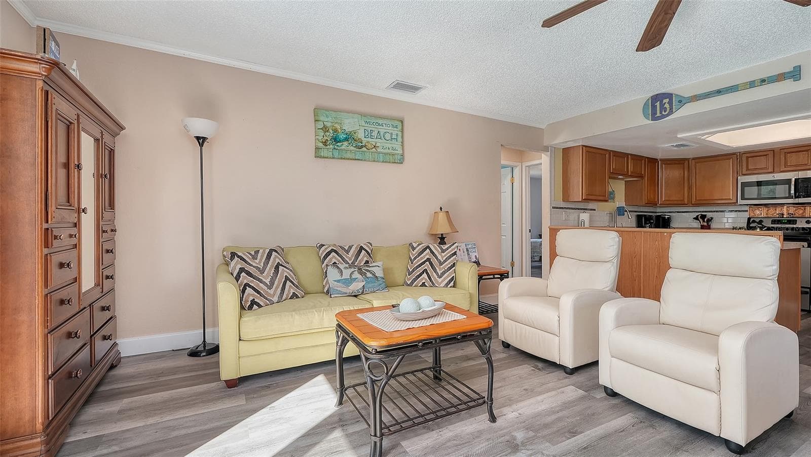Unit B, Living Room. - 2514 AVENUE B, BRADENTON BEACH