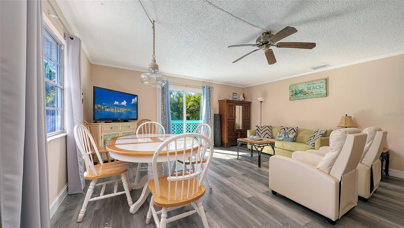 Unit B, Living/Dining Room combination. - 2514 AVENUE B, BRADENTON BEACH