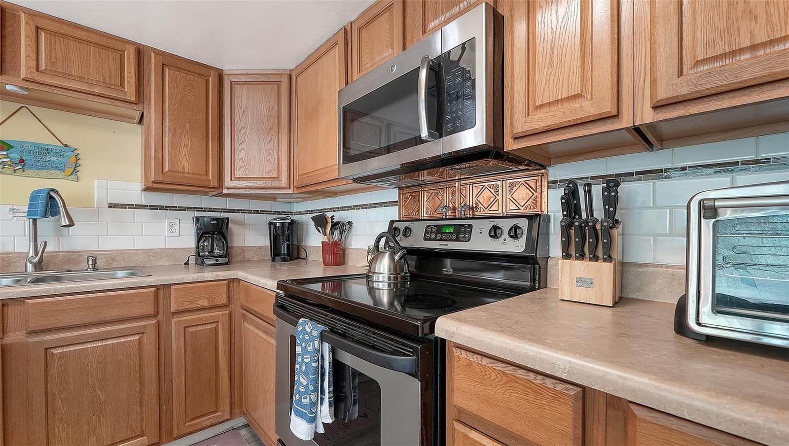 Unit B, Kitchen. - 2514 AVENUE B, BRADENTON BEACH