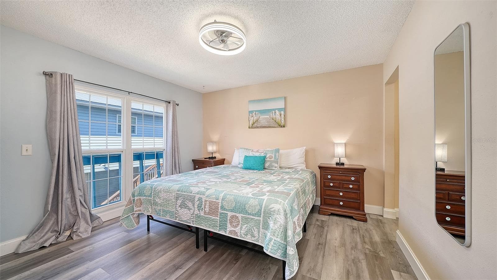 Unit B, Primary Bedroom. - 2514 AVENUE B, BRADENTON BEACH