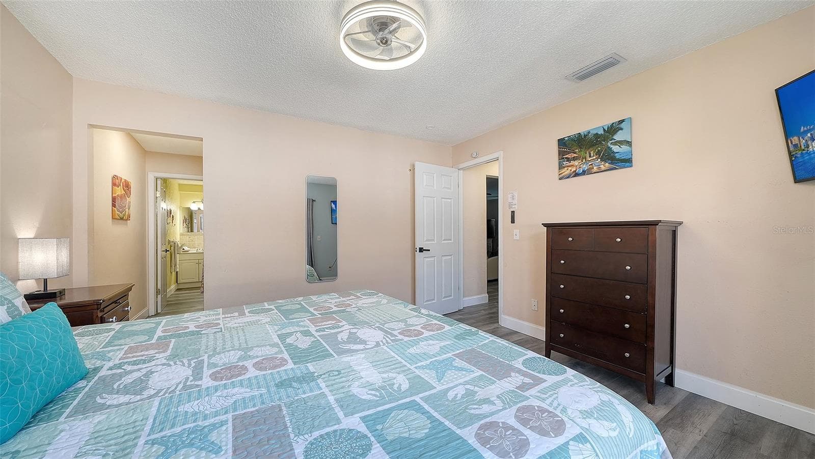 Unit B, Primary Bedroom. - 2514 AVENUE B, BRADENTON BEACH
