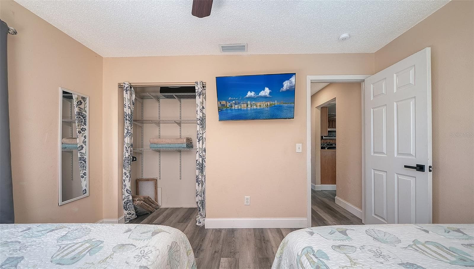 Unit B, Guest Bedroom. - 2514 AVENUE B, BRADENTON BEACH