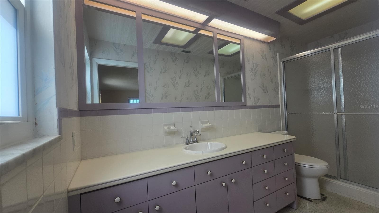 Master bath with walk in shower - 10386 112TH WAY N, SEMINOLE
