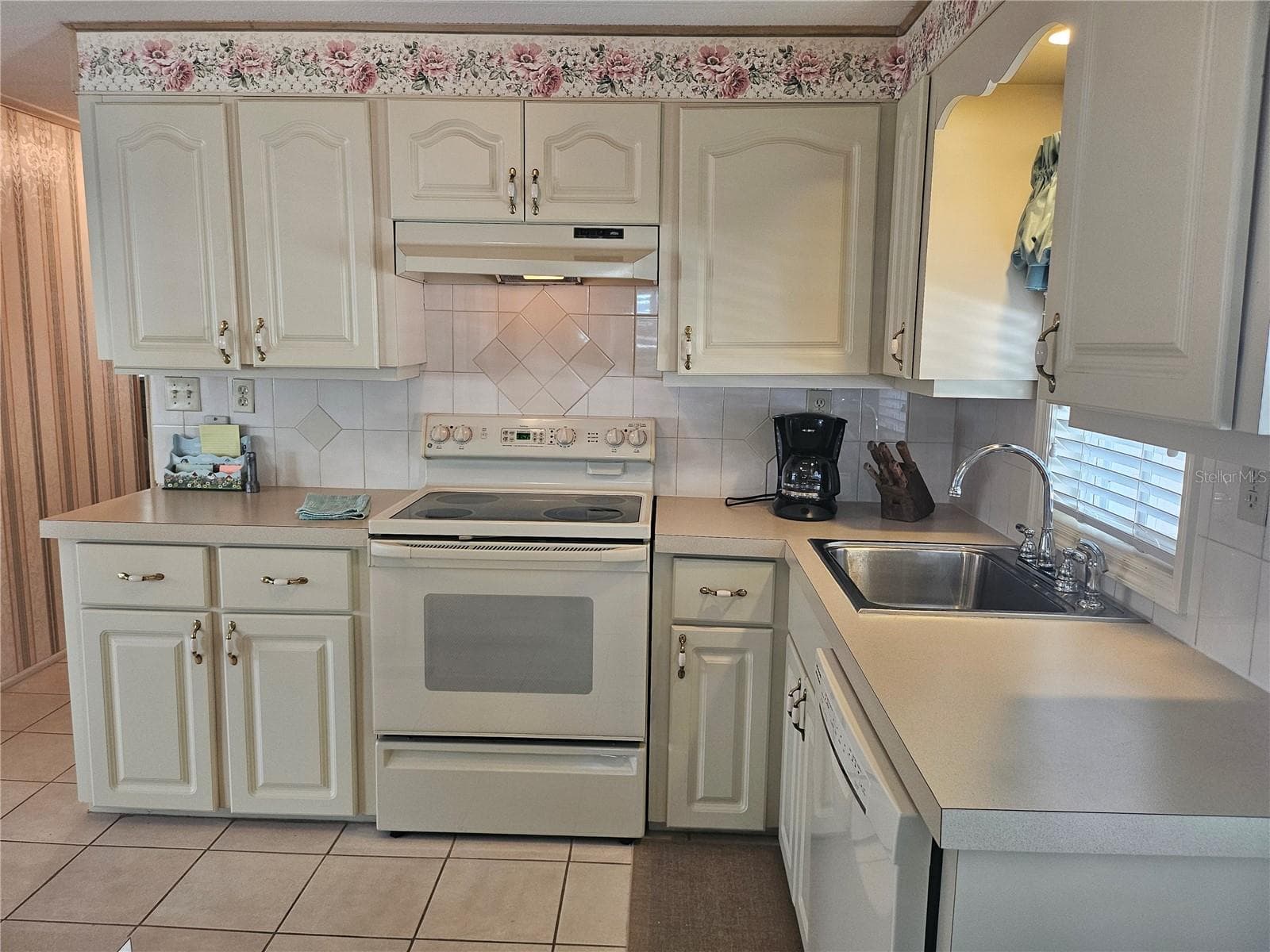 Mobile Home at 3218 SUMAC TER, SARASOTA, photo 13 of 71