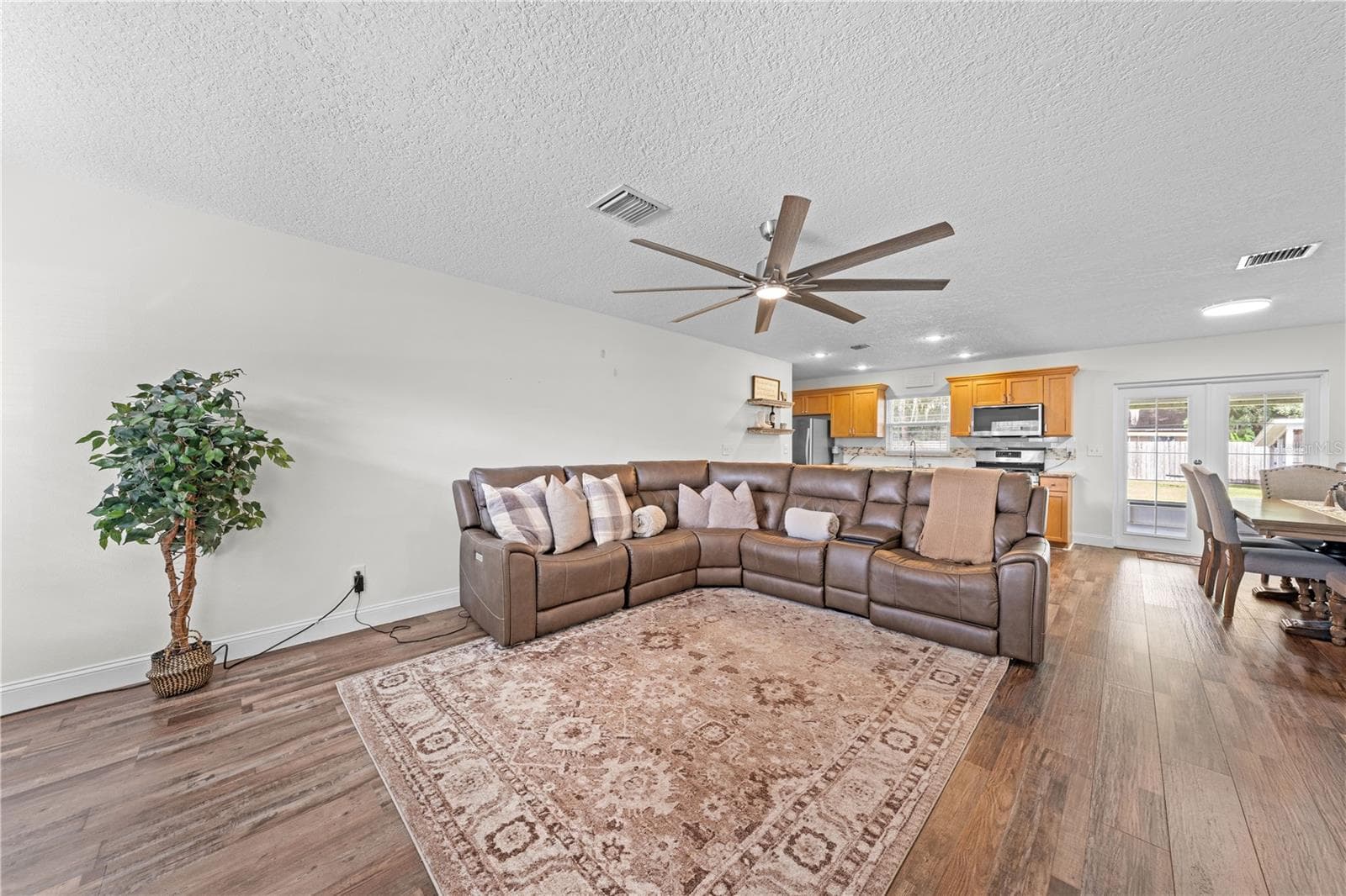 Single Family Residence at 4801 LAKE SHORE DR, ST CLOUD, photo 5 of 39