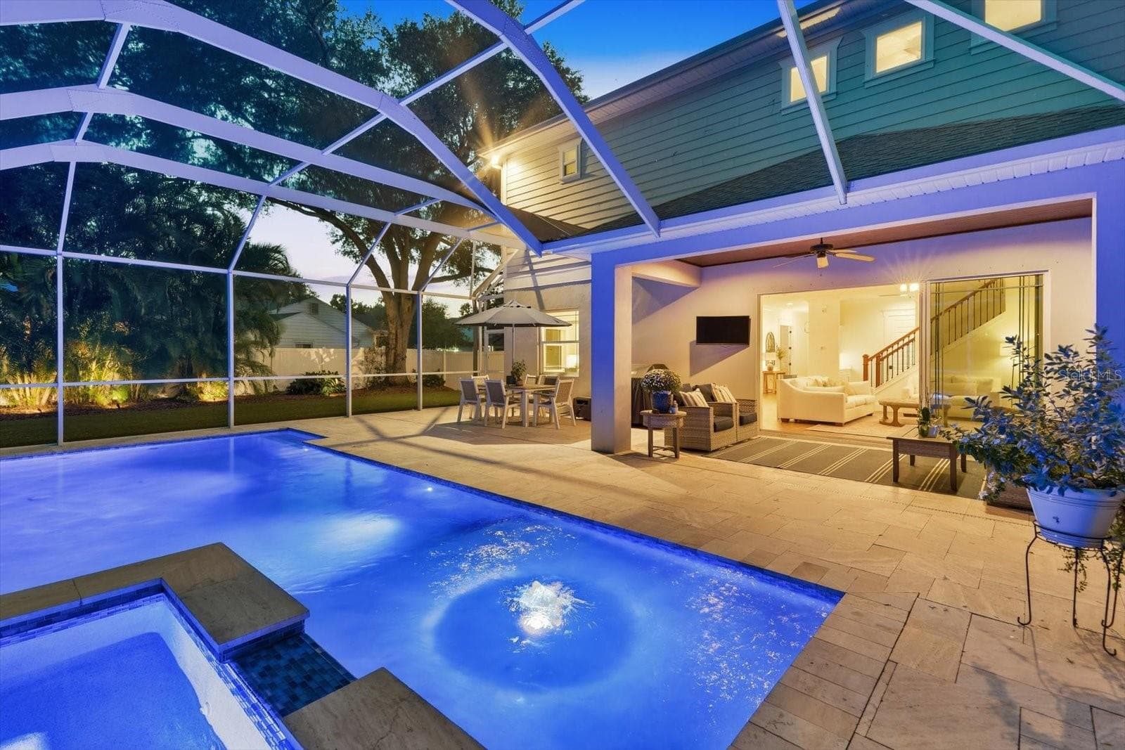 screened in saltwater pool & spa - 3608 E STERLING CIR, TAMPA