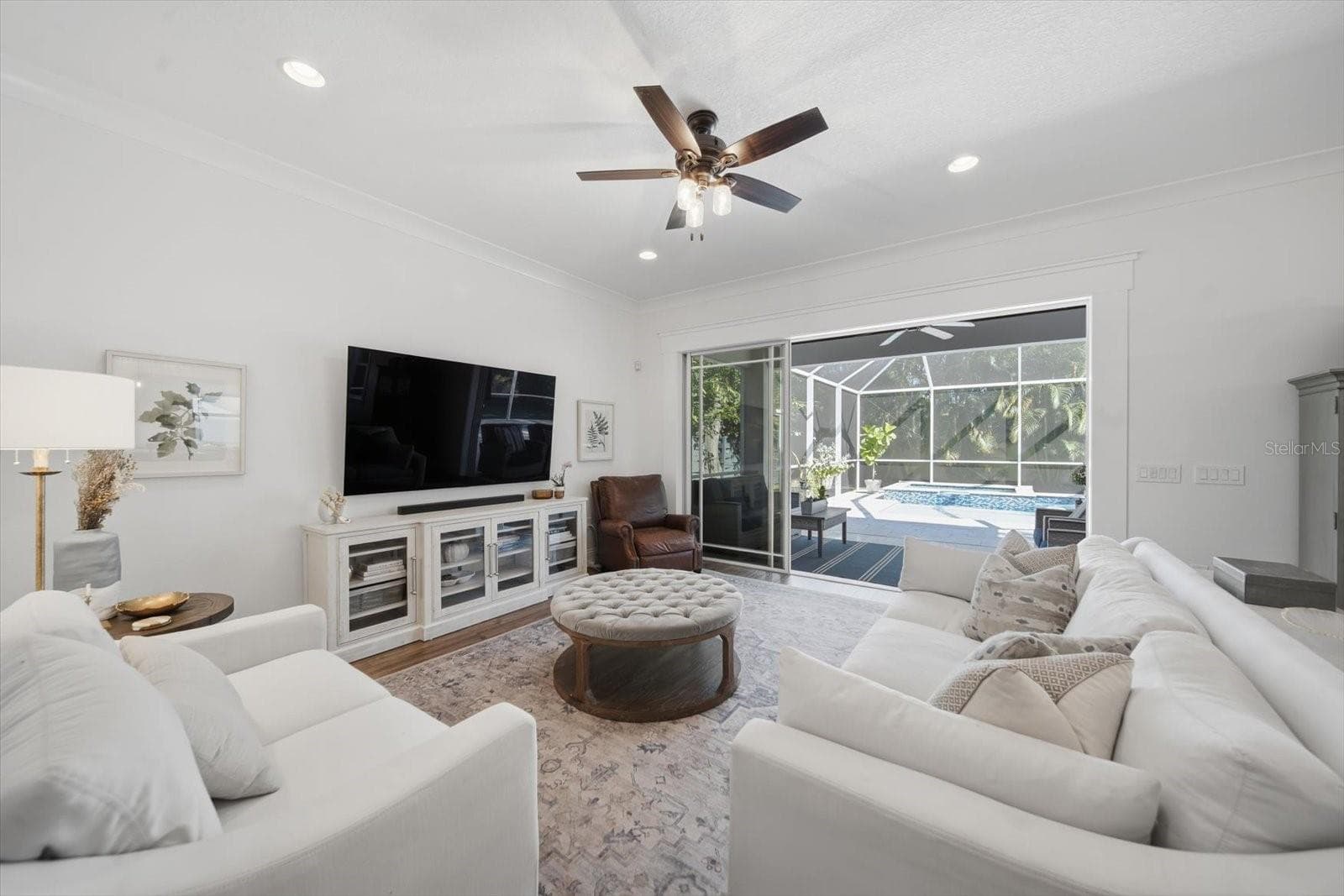 living room with pocket sliders - 3608 E STERLING CIR, TAMPA