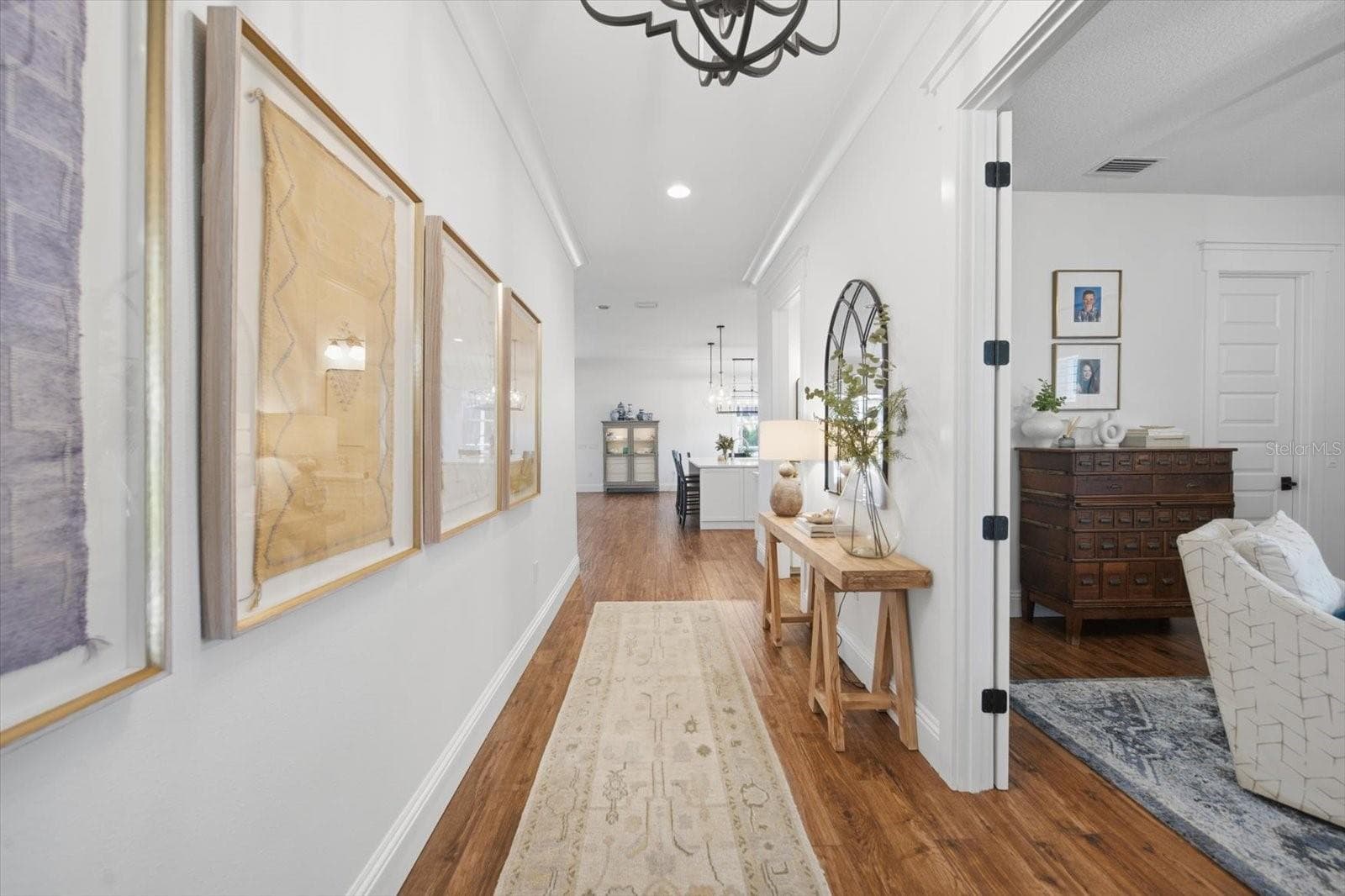 entry hallway - 3608 E STERLING CIR, TAMPA
