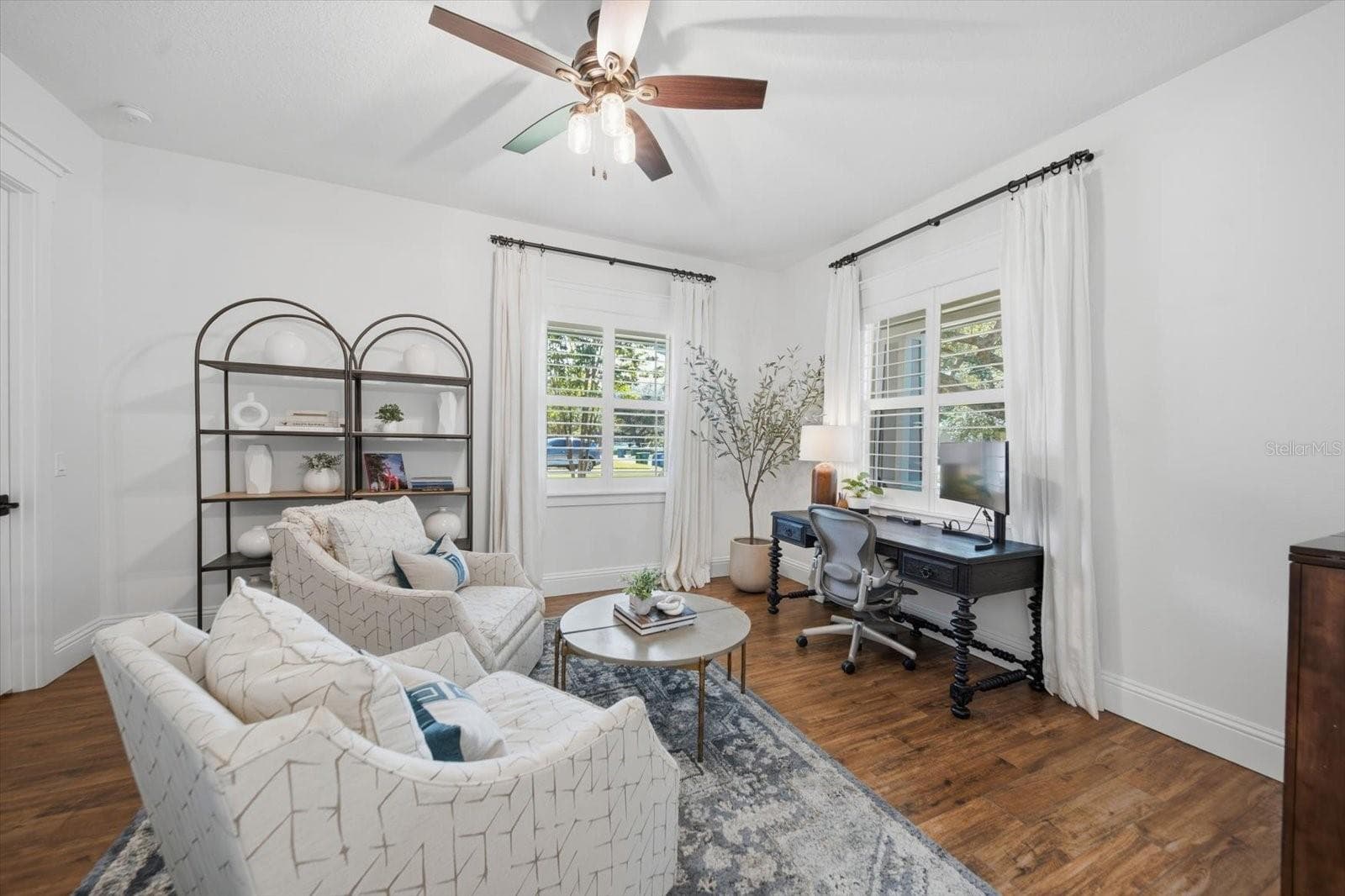 first floor bedroom/office with walk-in closet and full bath - 3608 E STERLING CIR, TAMPA