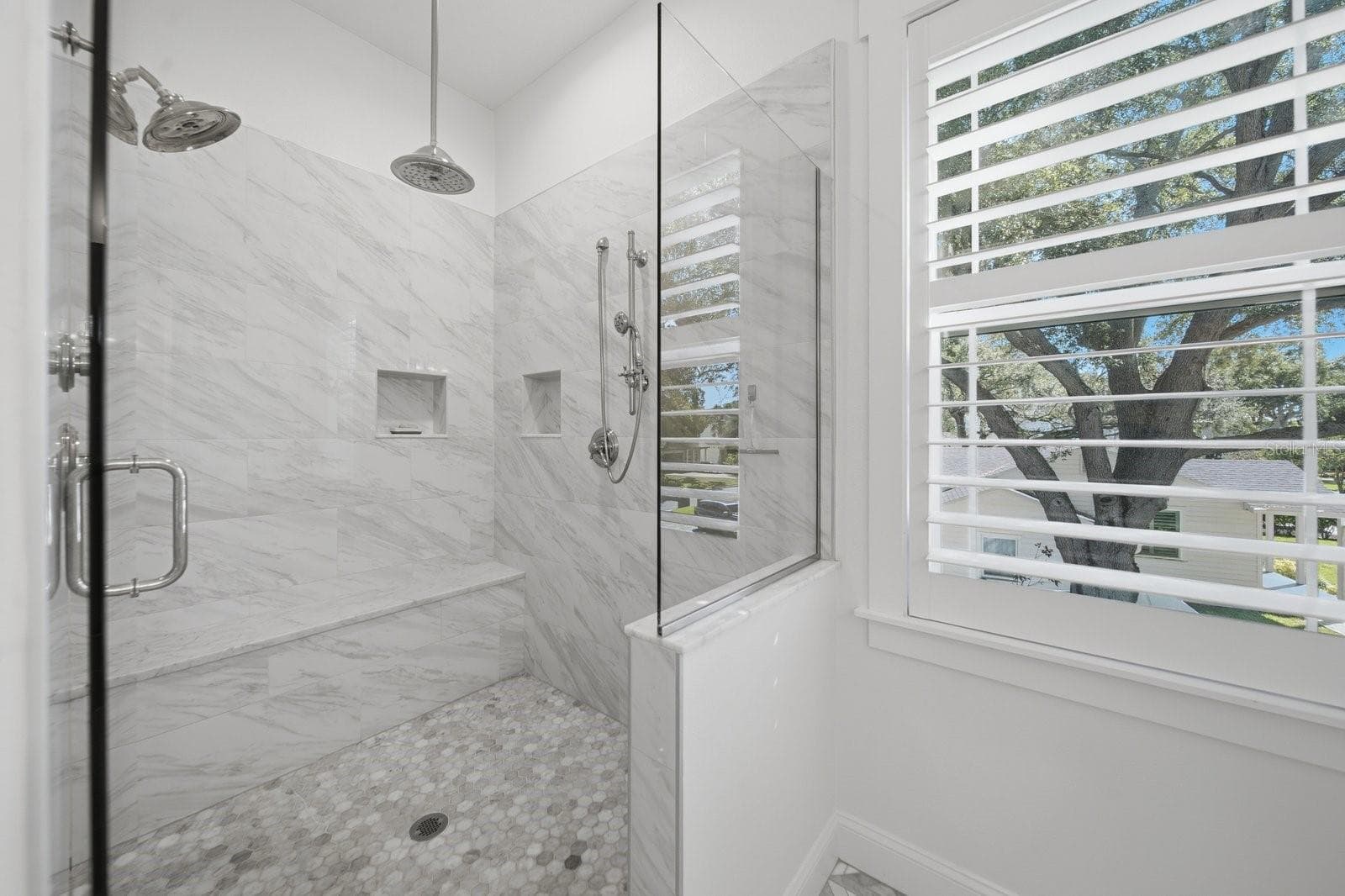 walk-in-shower with glass enclosure - 3608 E STERLING CIR, TAMPA