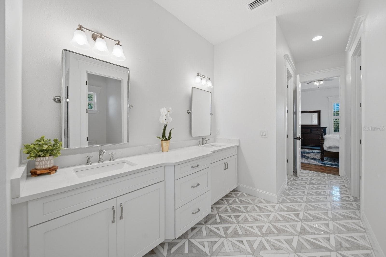 master bath facing bedroom - 3608 E STERLING CIR, TAMPA