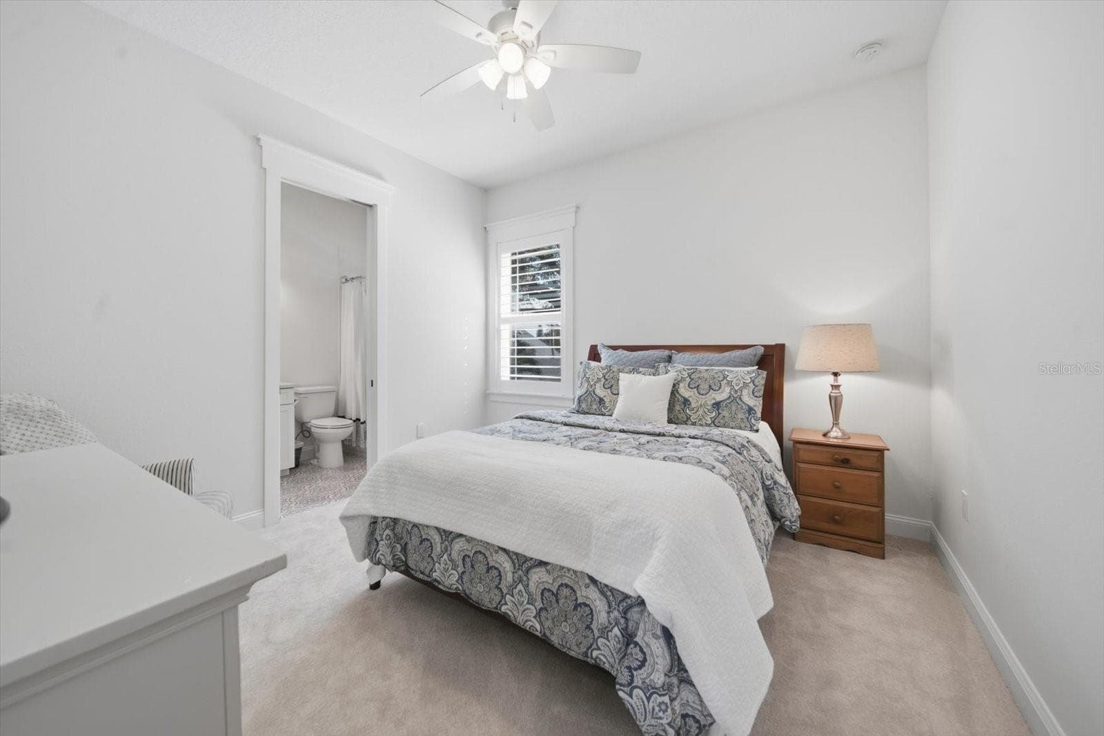 secondary bath with full bath attached - 3608 E STERLING CIR, TAMPA