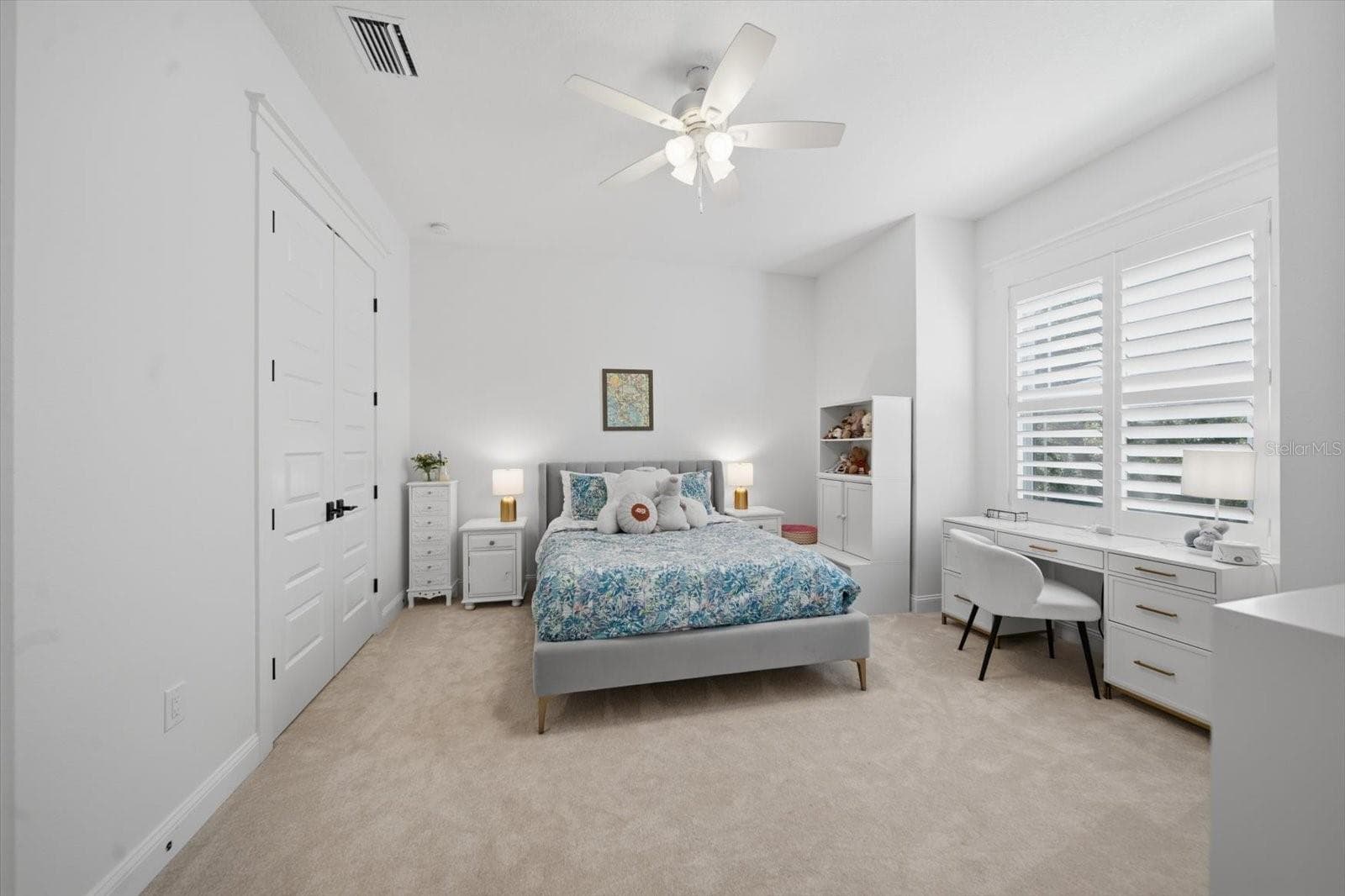 secondary bedroom with jack-in-jill bath - 3608 E STERLING CIR, TAMPA