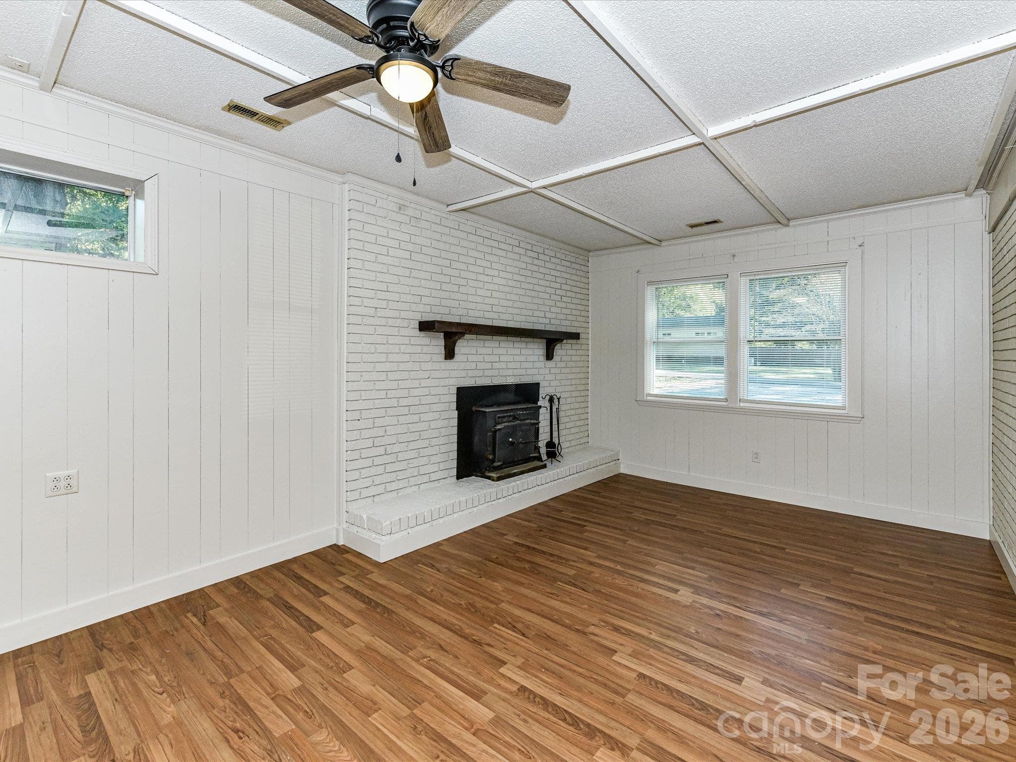 Family Room - 205 Oakland Street, Locust
