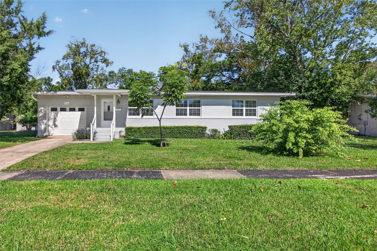 Single Family Residence at LAKE LUCINA, JACKSONVILLE, photo 2 of 39