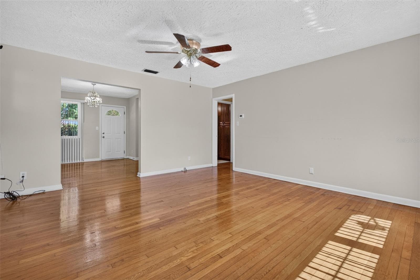 Single Family Residence at LAKE LUCINA, JACKSONVILLE, photo 7 of 39