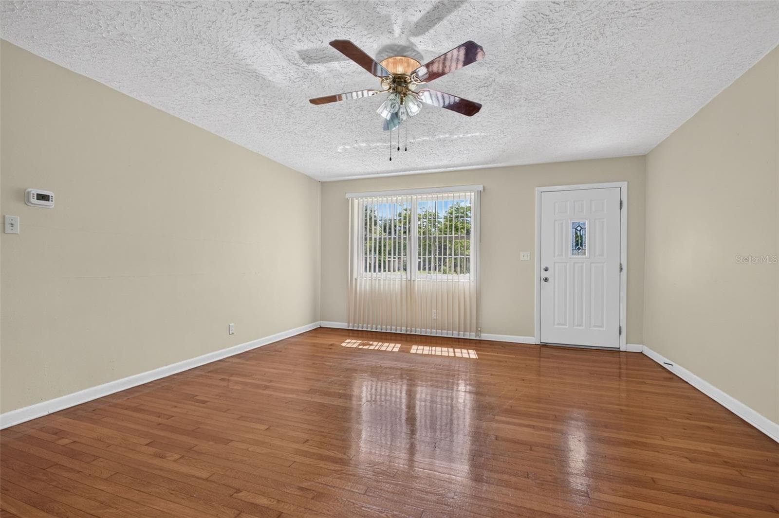Single Family Residence at LAKE LUCINA, JACKSONVILLE, photo 8 of 39