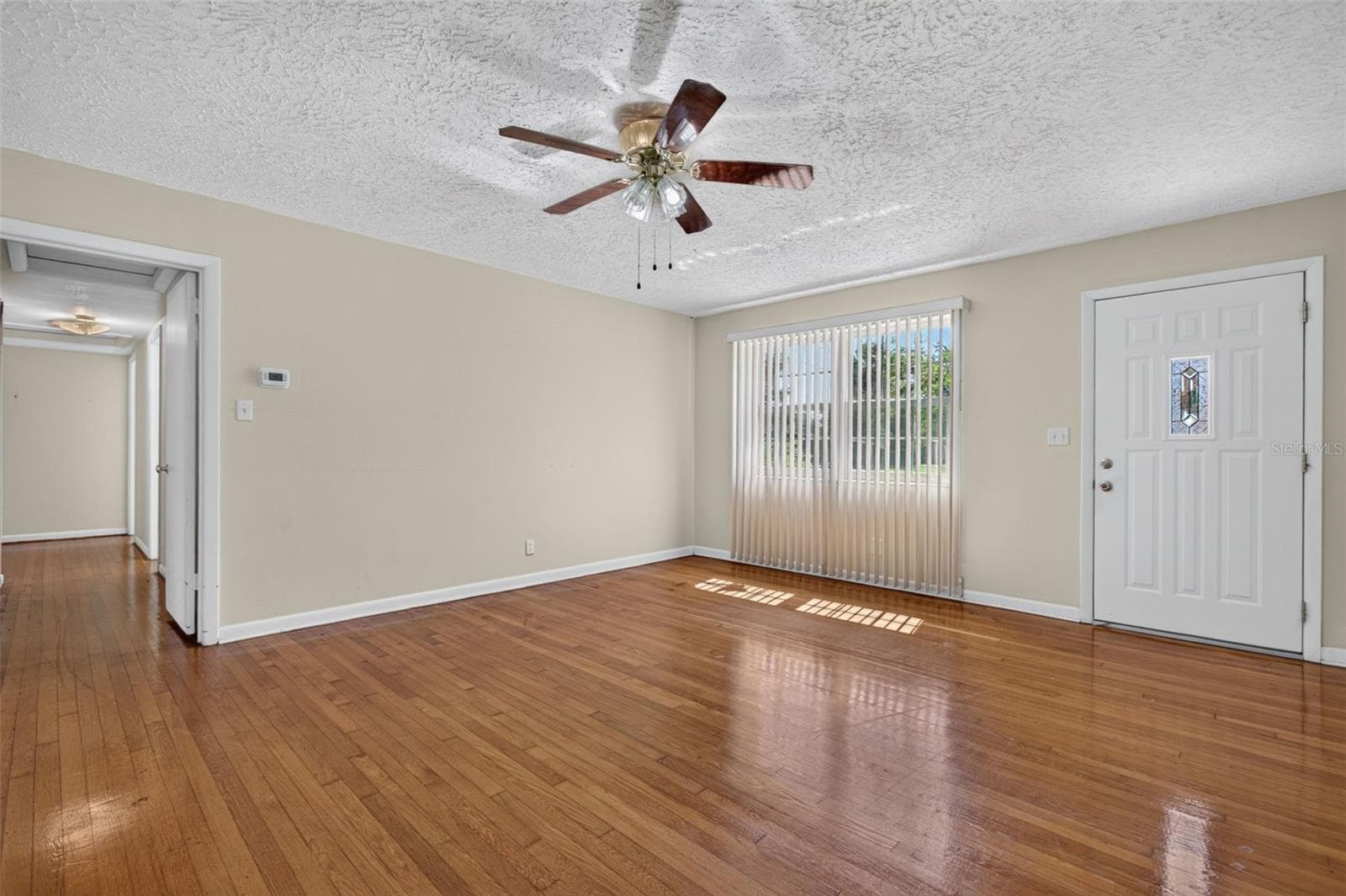 Single Family Residence at LAKE LUCINA, JACKSONVILLE, photo 9 of 39