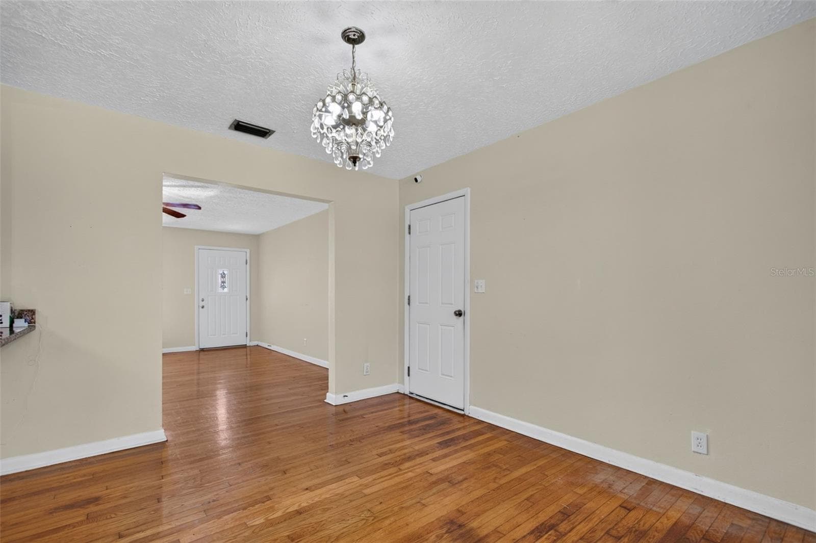 Single Family Residence at LAKE LUCINA, JACKSONVILLE, photo 13 of 39