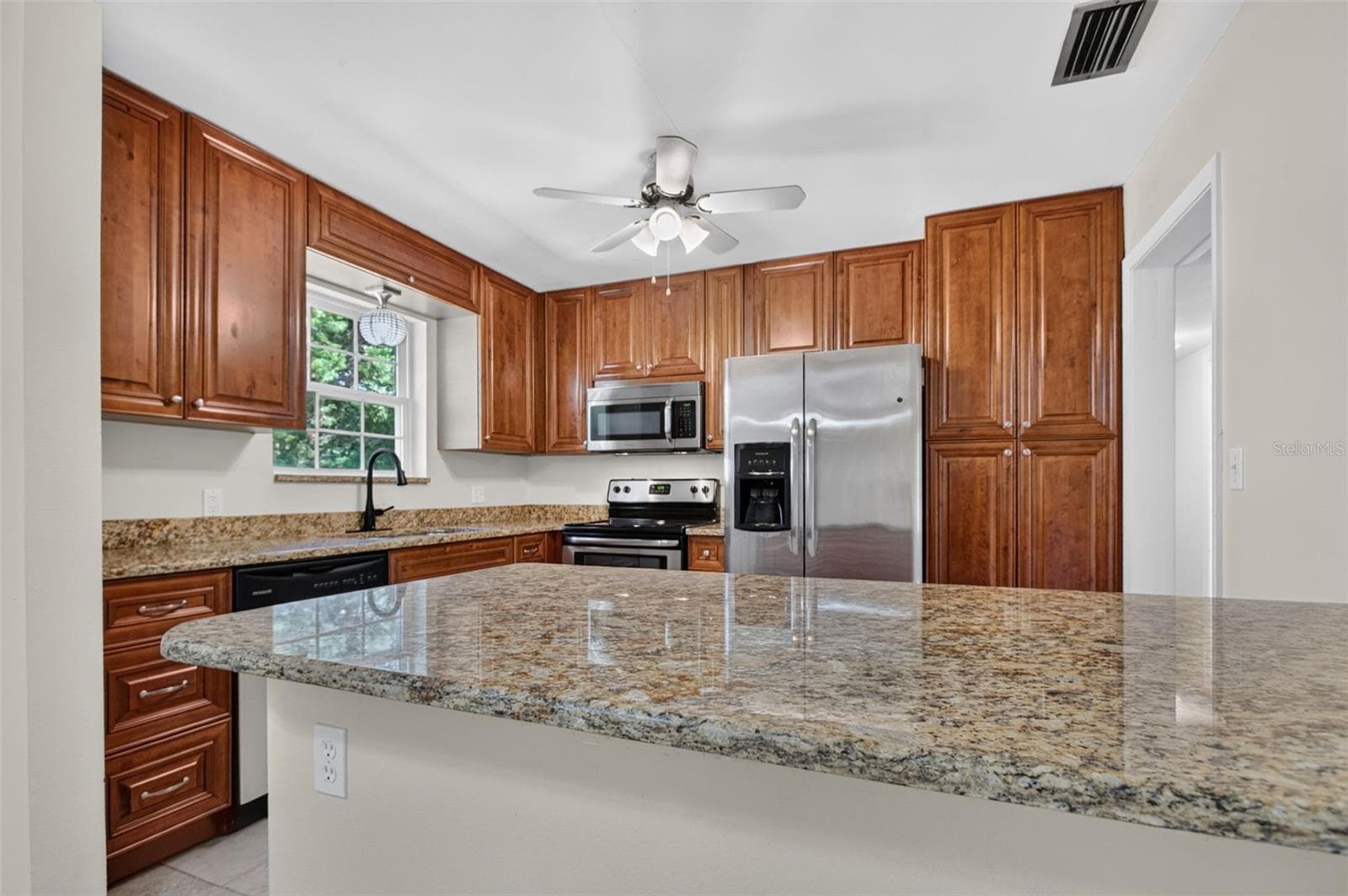 Single Family Residence at LAKE LUCINA, JACKSONVILLE, photo 14 of 39