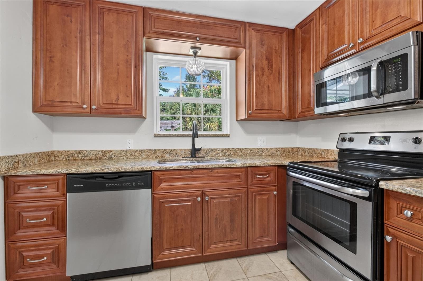 Single Family Residence at LAKE LUCINA, JACKSONVILLE, photo 16 of 39