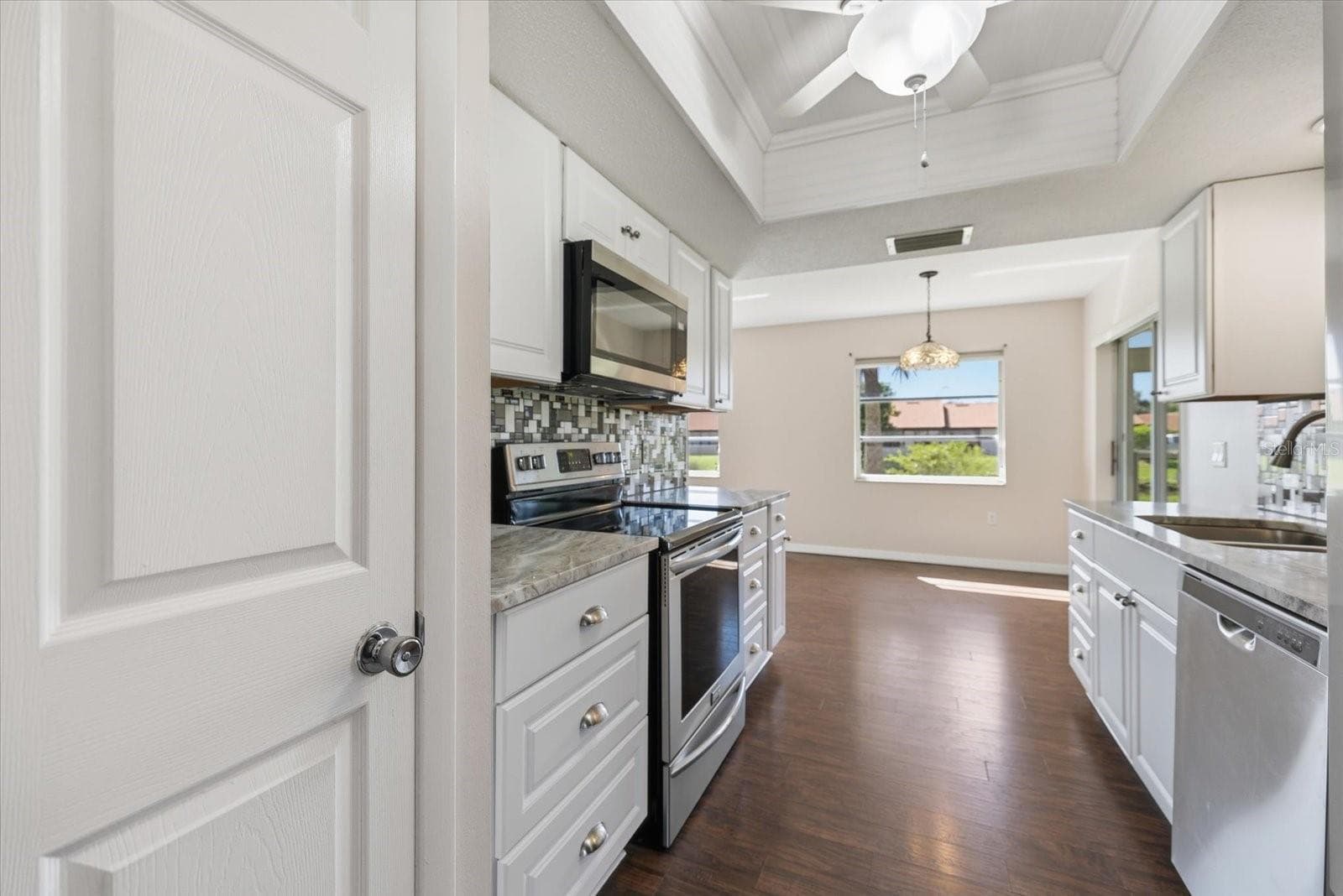Single Family Residence at 832 S GONDOLA DR, VENICE, photo 7 of 47