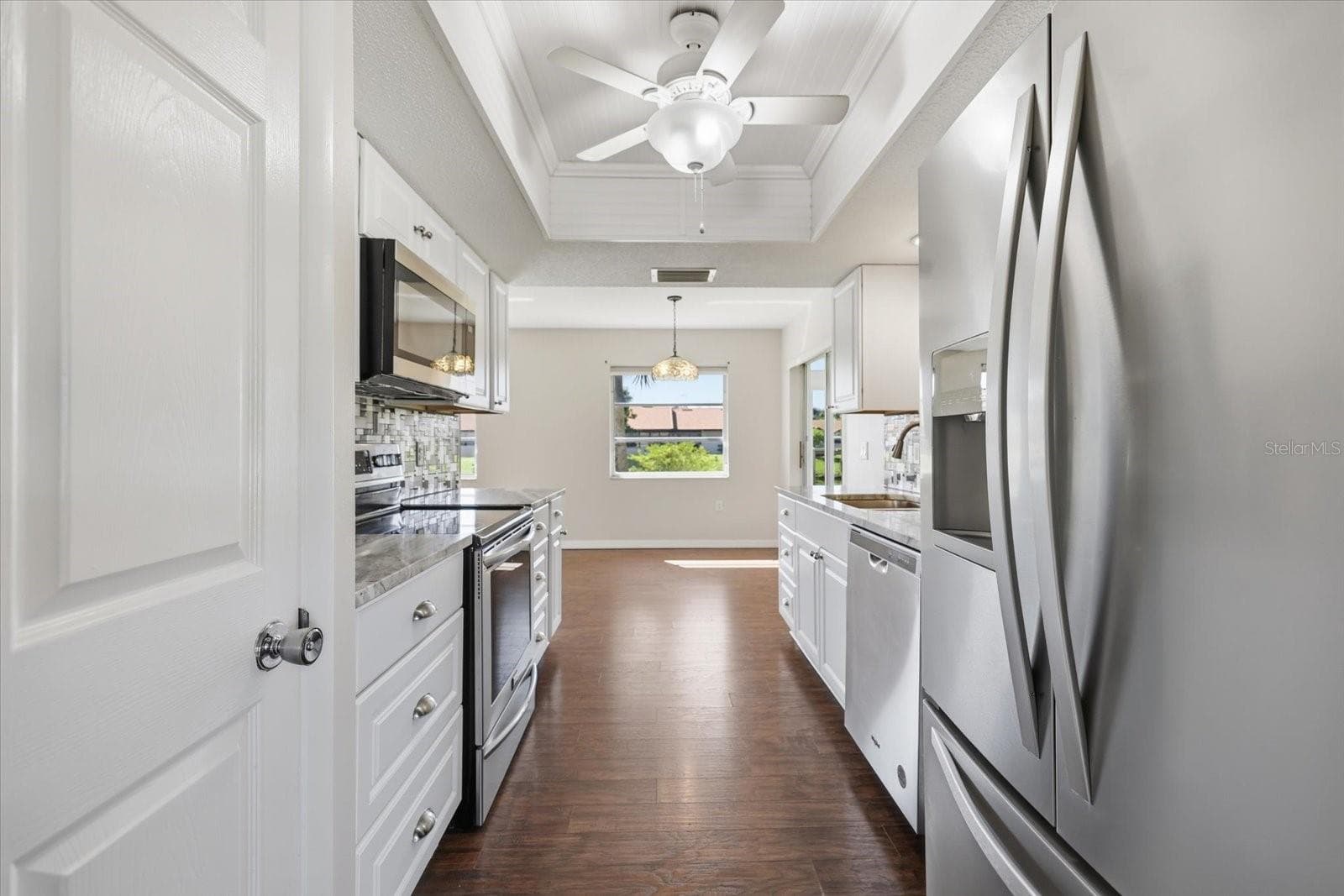 Single Family Residence at 832 S GONDOLA DR, VENICE, photo 8 of 47