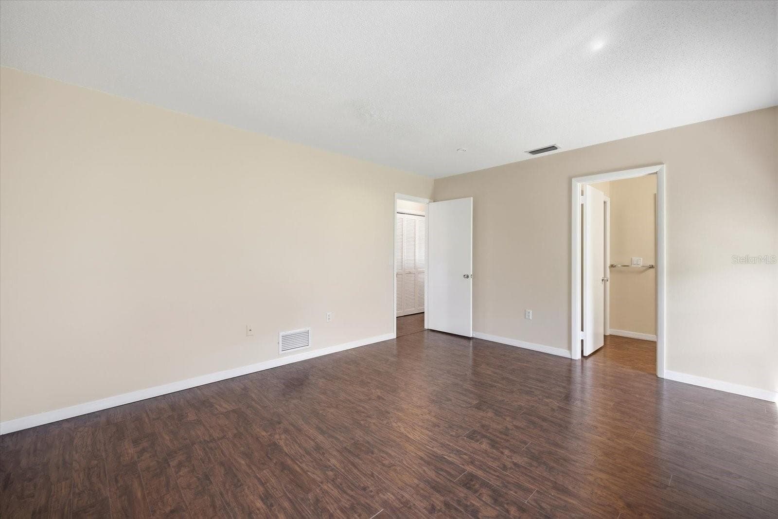 Single Family Residence at 832 S GONDOLA DR, VENICE, photo 32 of 47