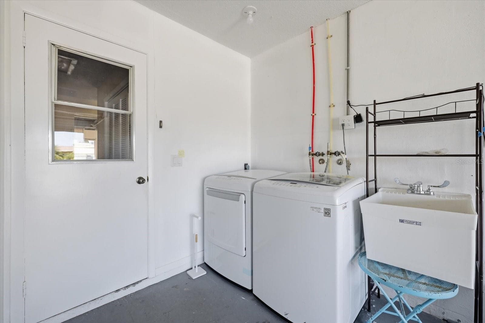 Single Family Residence at 832 S GONDOLA DR, VENICE, photo 37 of 47