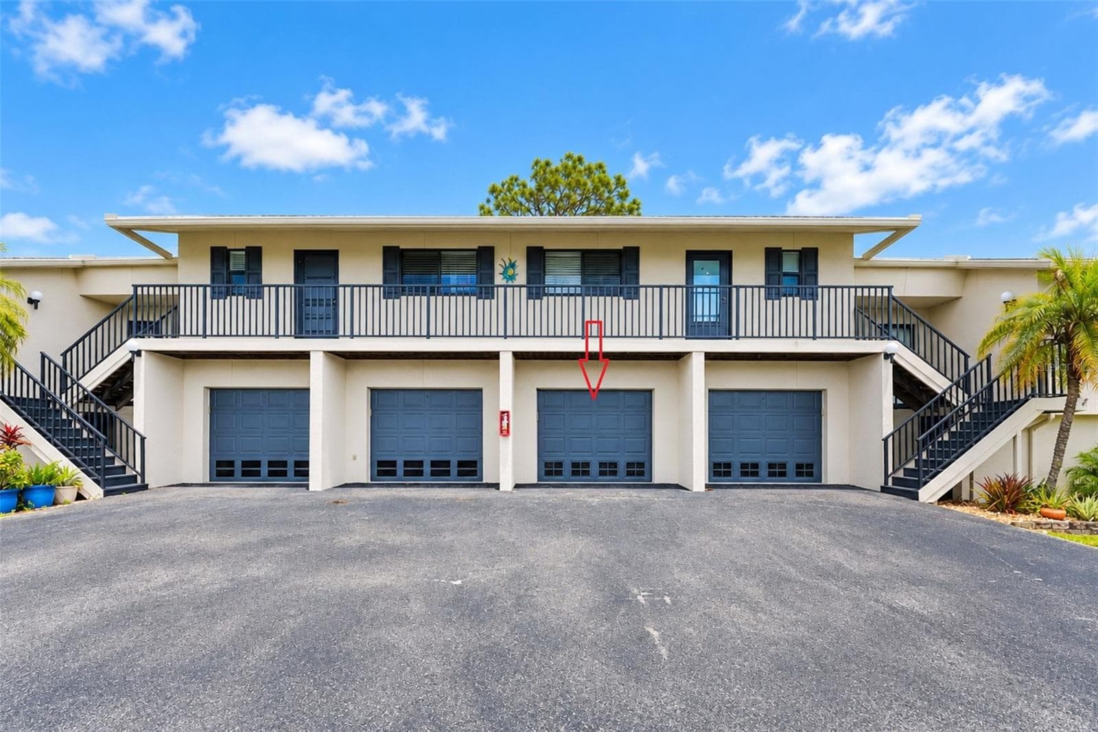 Not many condos have a garage that will fit two cars!  (tandem) - 4260 PLACIDA RD #9C, ENGLEWOOD