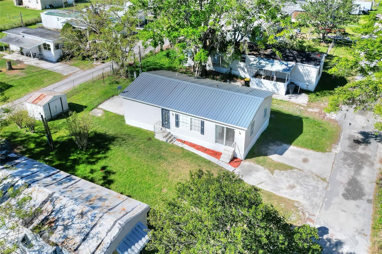 Manufactured Home at 3321 PEACHTREE HILL RD, LAKELAND, photo 2 of 37