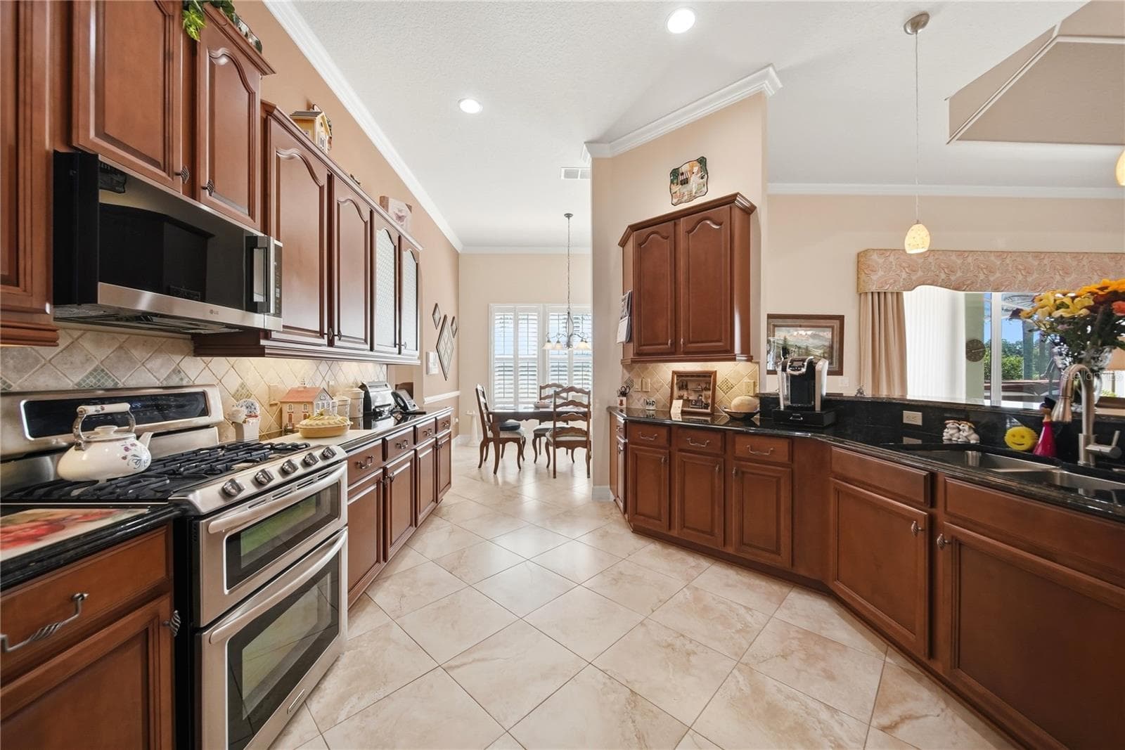 Single Family Residence at 166 BAYOU BEND RD, GROVELAND, photo 9 of 36